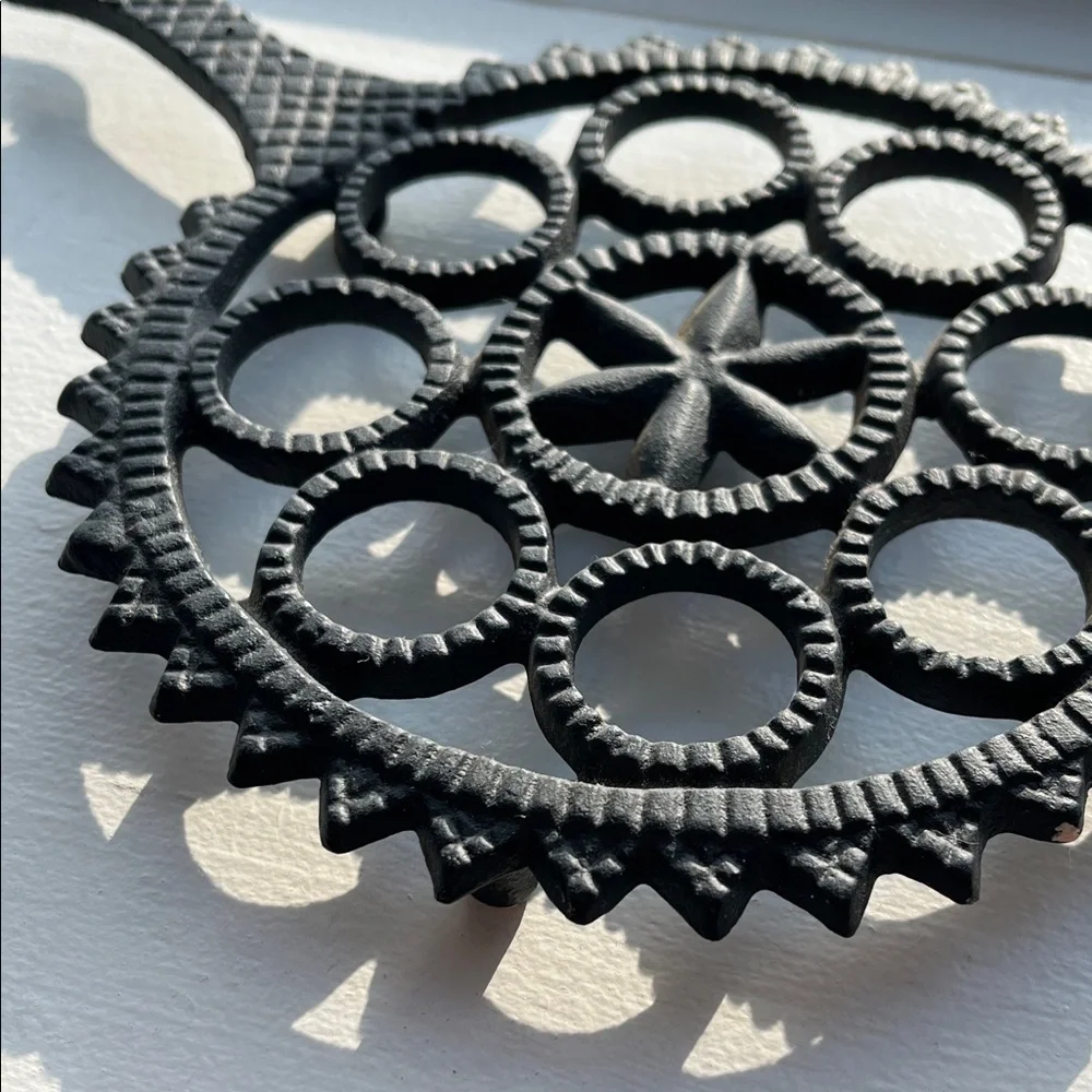 VINTAGE 1948 JZH trivet T-9 HEX Black Cast Iron Trivet